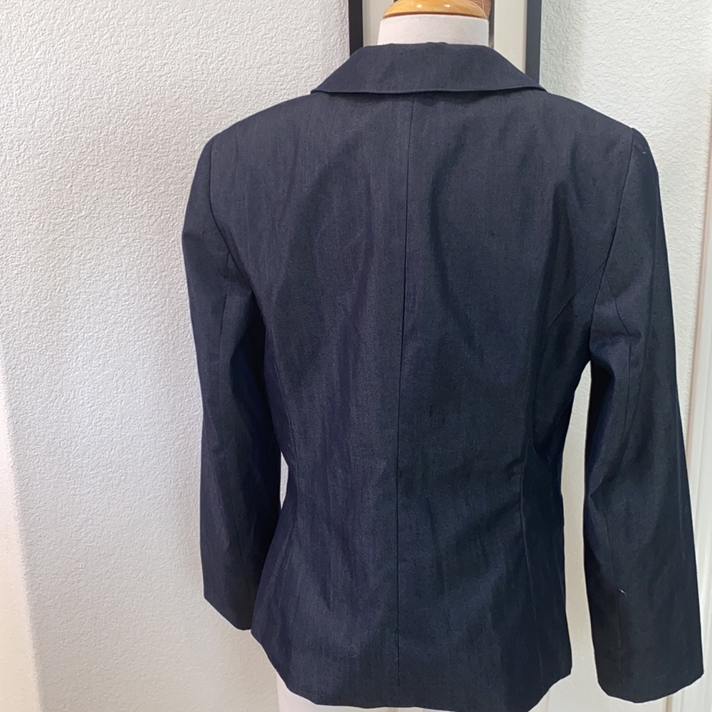 Ruffles front Jacket. - Picture 4 of 7